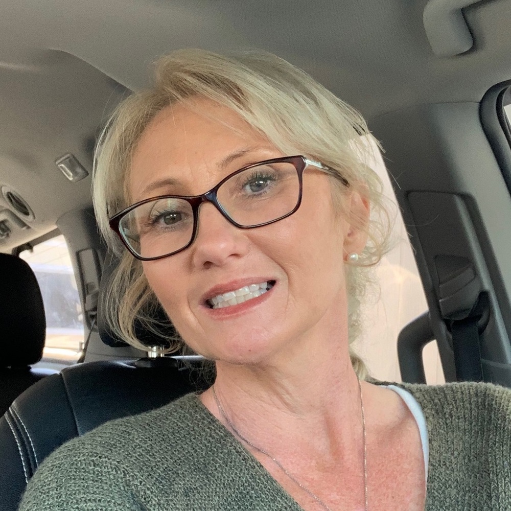 Meet your Posher, Angeni